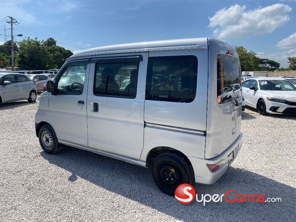 2020 Daihatsu Hijet Minivan — foto 4 / 9