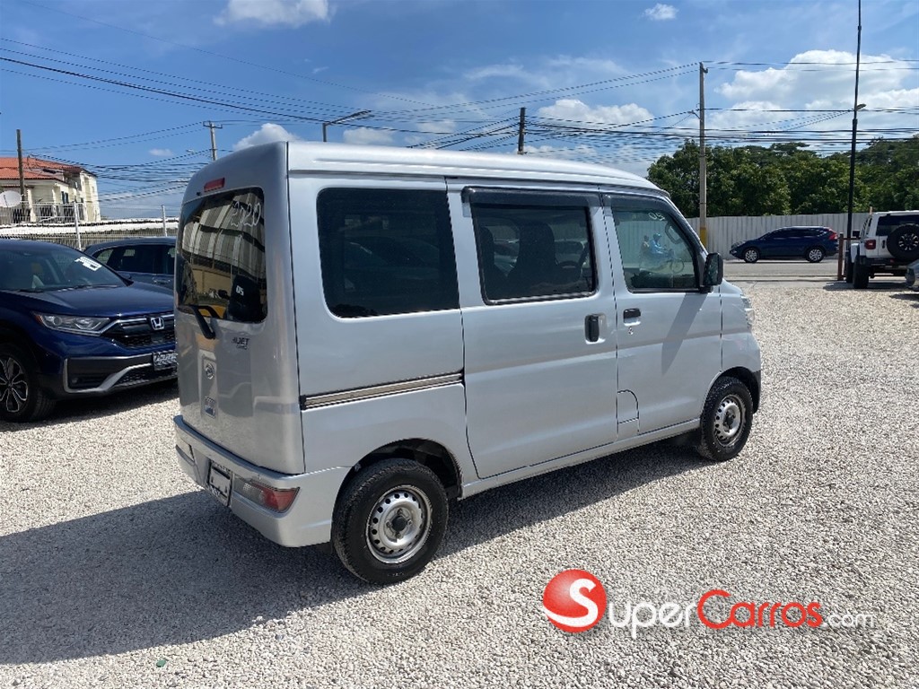 2020 Daihatsu Hijet Minivan — foto 6 / 9