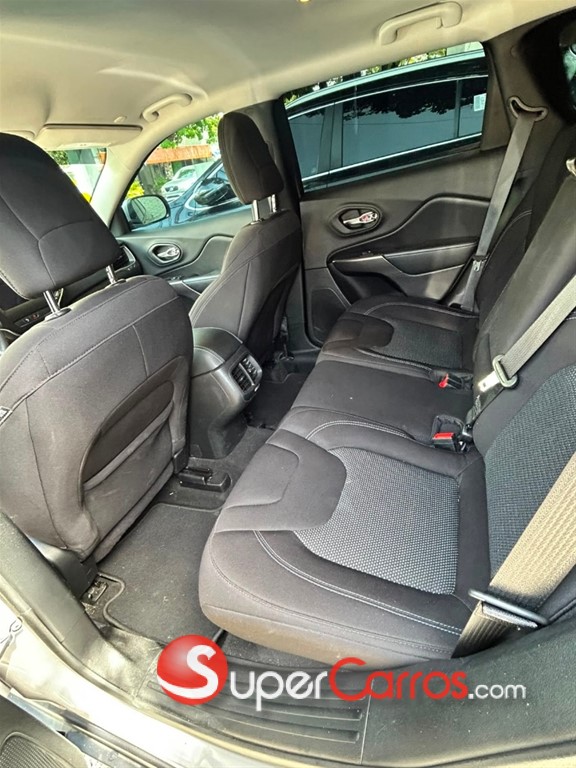 2020 Jeep Cherokee Latitude — foto 4 / 10