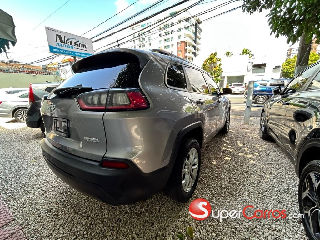 2020 Jeep Cherokee Latitude — foto 9 / 10