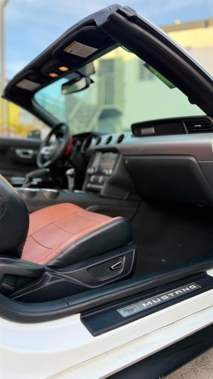 2020 Ford Mustang Convertible — foto 7 / 12