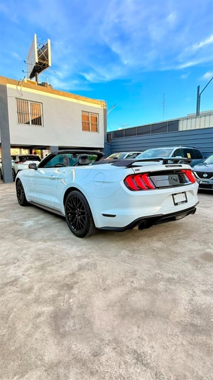 2020 Ford Mustang Convertible — foto 8 / 12
