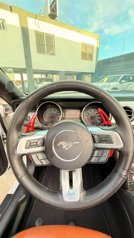 2020 Ford Mustang Convertible — foto 9 / 12