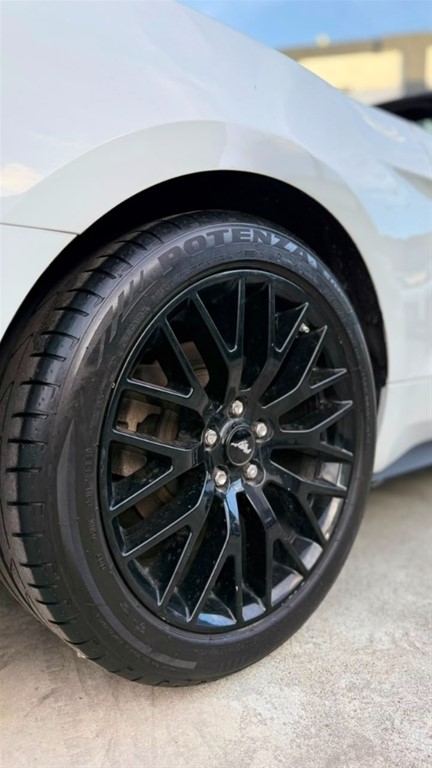 2020 Ford Mustang Convertible — foto 11 / 12