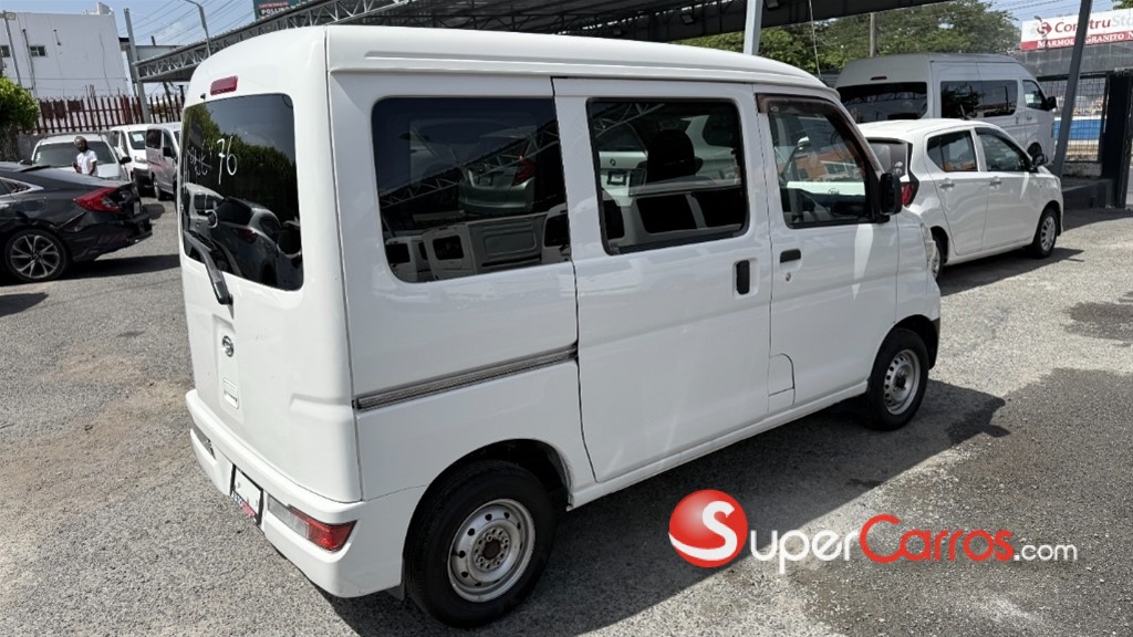 2019 Daihatsu Hijet — foto 11 / 12