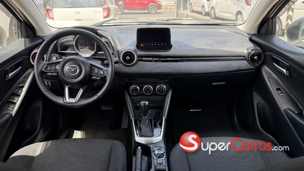 2021 Mazda 2 — foto 2 / 12