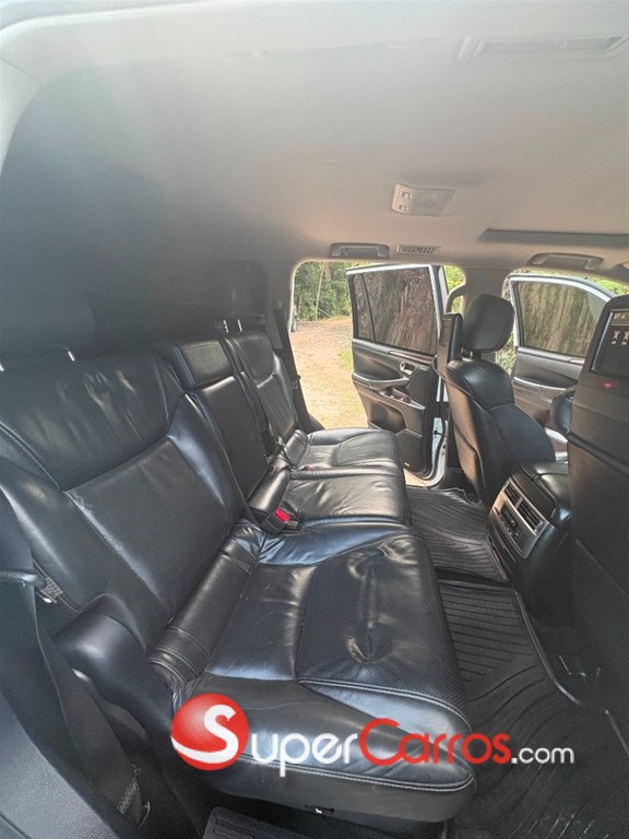 2012 Lexus LX 570 — foto 8 / 12