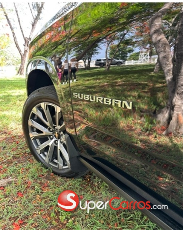 2025 Chevrolet Suburban Highcountry — foto 12 / 12