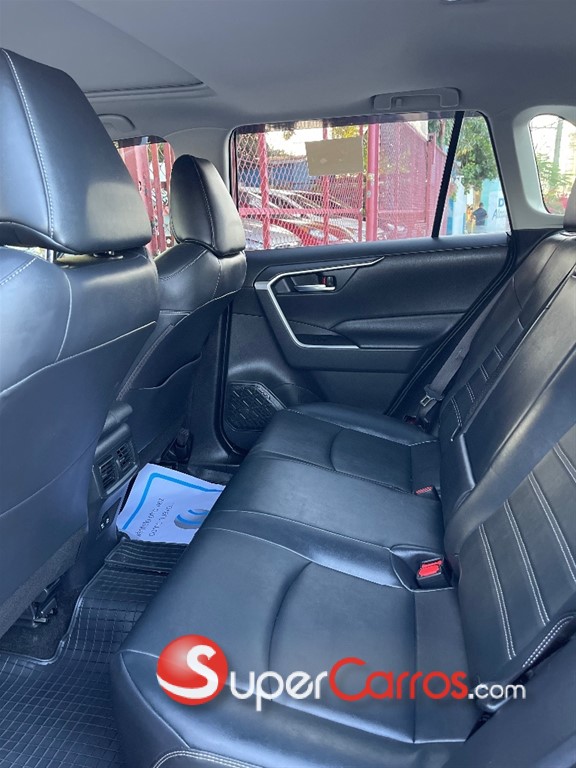 2021 Toyota RAV4 XLE Premium — foto 8 / 11