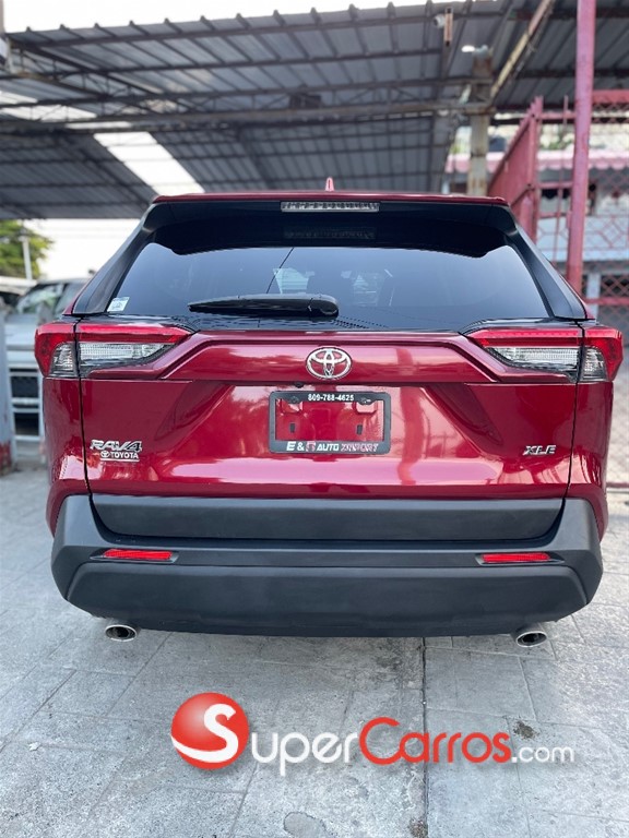 2021 Toyota RAV4 XLE Premium — foto 10 / 11