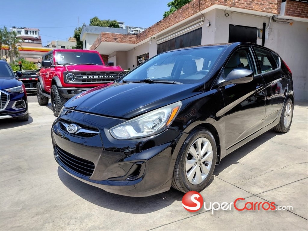 2014 Hyundai Accent Hatchback — foto 2 / 8