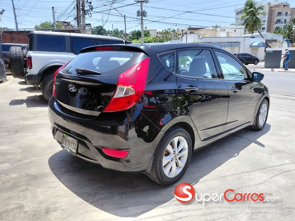 2014 Hyundai Accent Hatchback — foto 3 / 8
