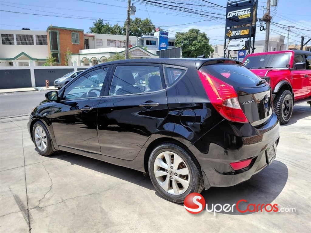 2014 Hyundai Accent Hatchback — foto 4 / 8