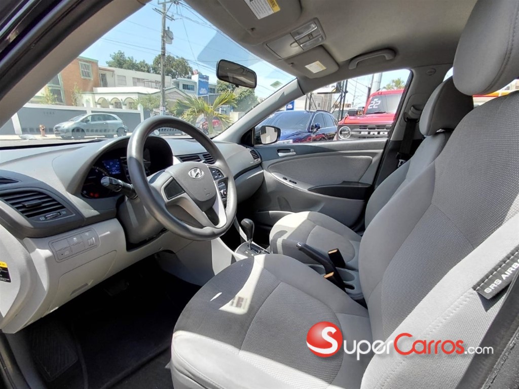 2014 Hyundai Accent Hatchback — foto 5 / 8