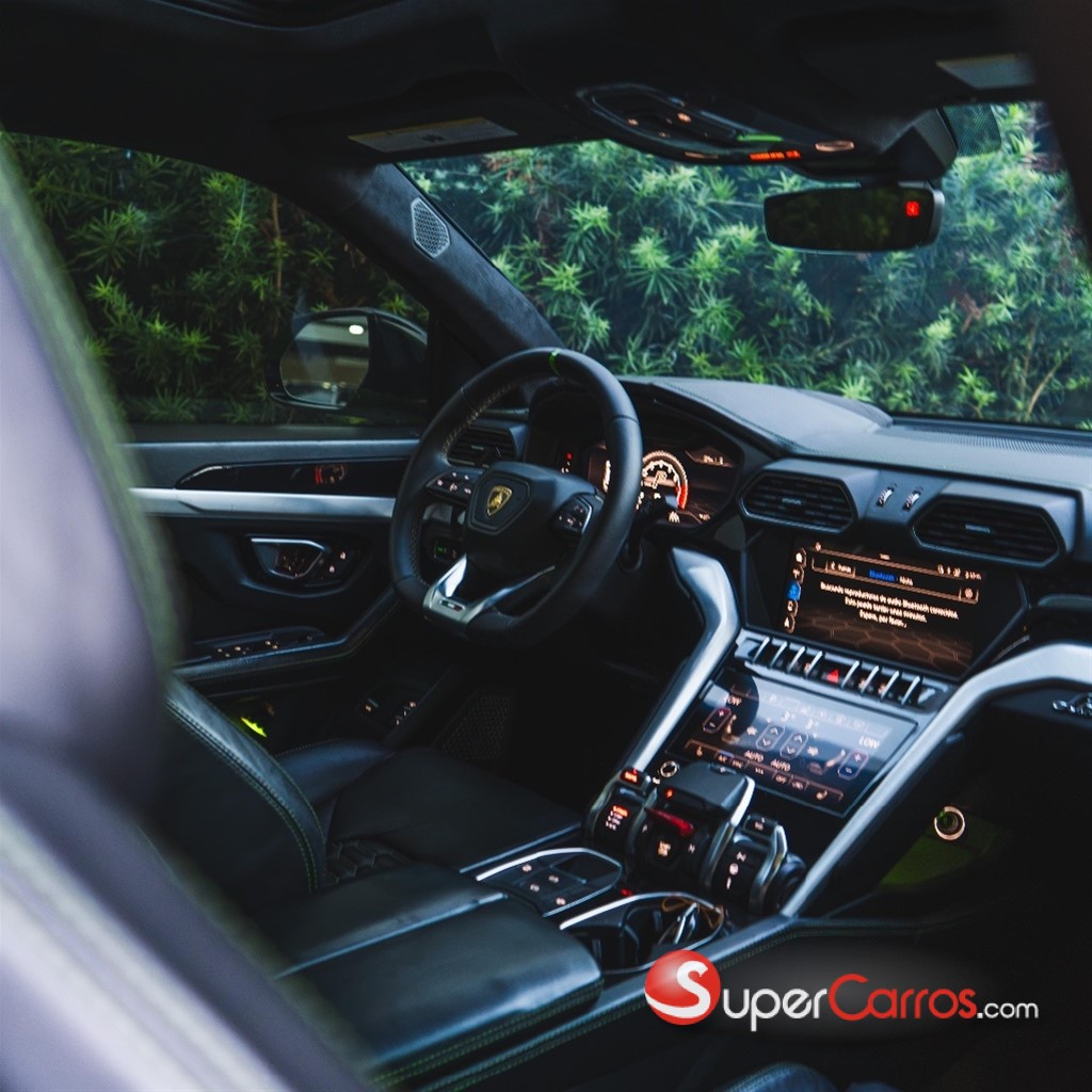 2019 Lamborghini Urus — foto 8 / 12