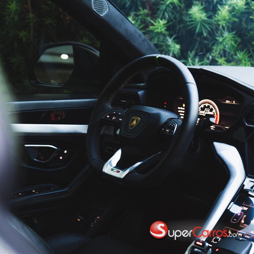 2019 Lamborghini Urus — foto 11 / 12