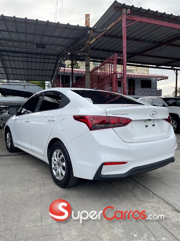 2020 Hyundai Accent SE — foto 8 / 10