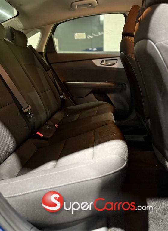 2021 Kia Forte LX — foto 6 / 9