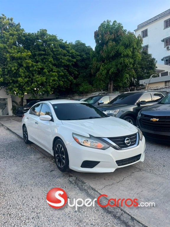 2017 Nissan Altima SV — foto 3 / 10