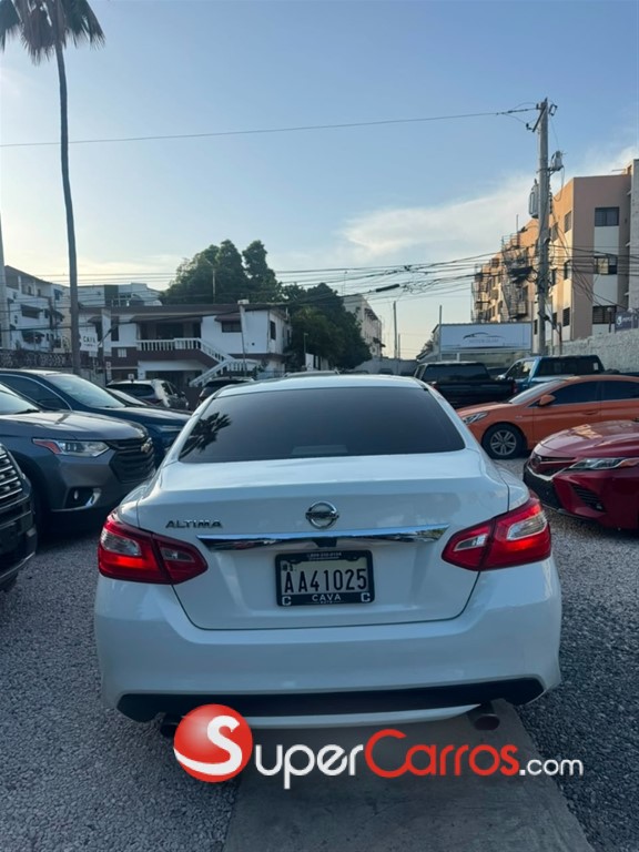 2017 Nissan Altima SV — foto 5 / 10