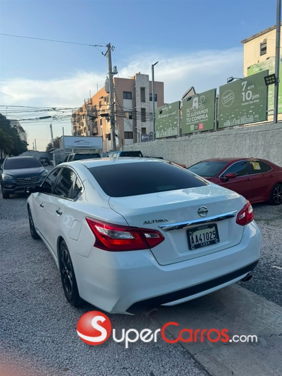 2017 Nissan Altima SV — foto 6 / 10