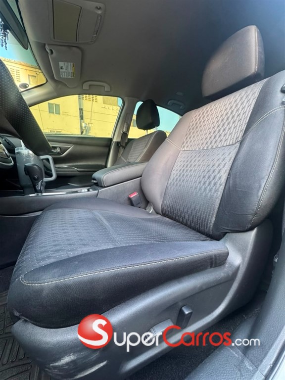 2017 Nissan Altima SV — foto 7 / 10