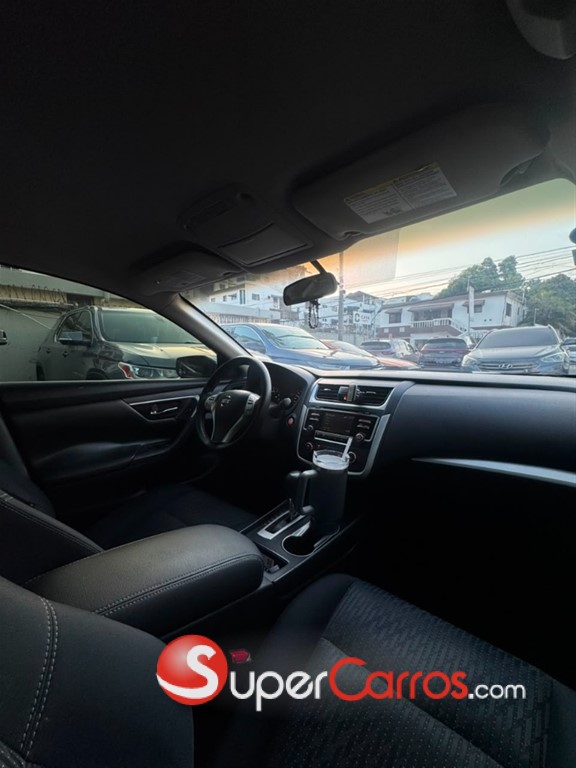 2017 Nissan Altima SV — foto 9 / 10