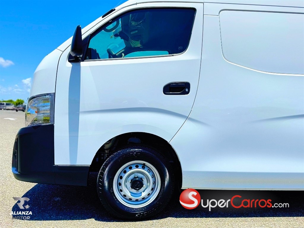 2027 Nissan Urvan Cargo — foto 5 / 12