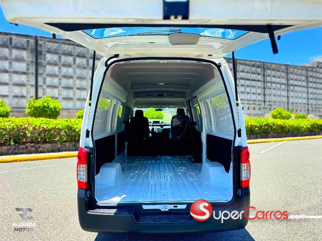 2027 Nissan Urvan Cargo — foto 10 / 12
