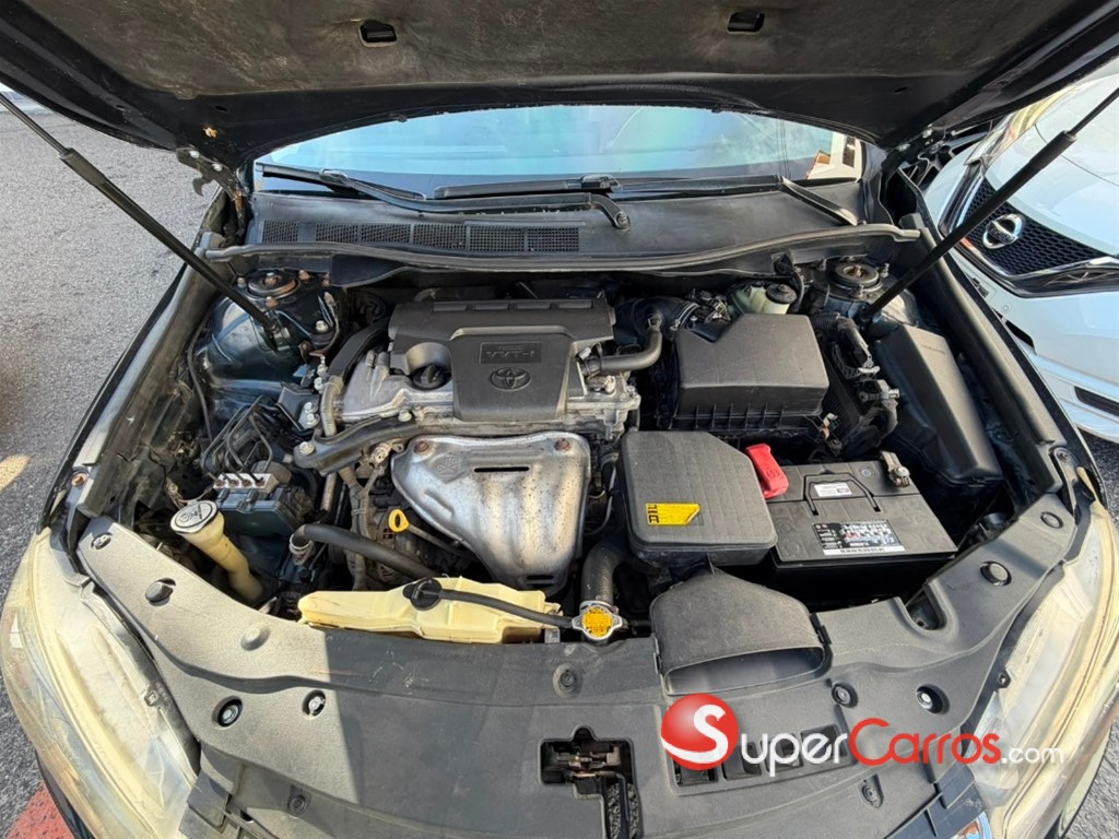 2015 Toyota Camry SE — foto 2 / 6