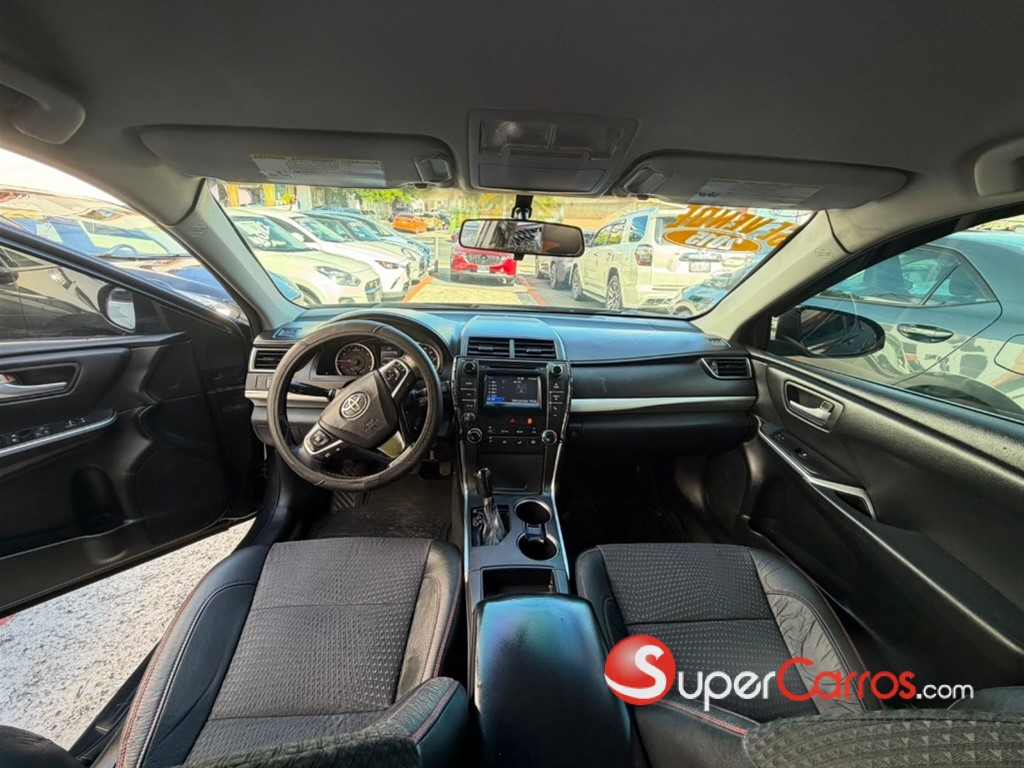 2015 Toyota Camry SE — foto 3 / 6
