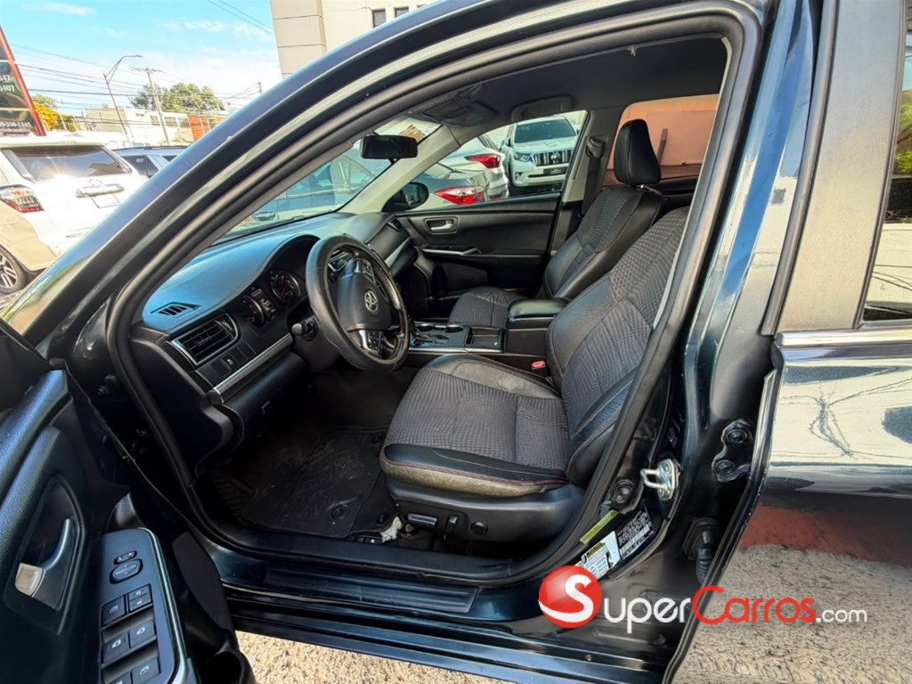 2015 Toyota Camry SE — foto 4 / 6
