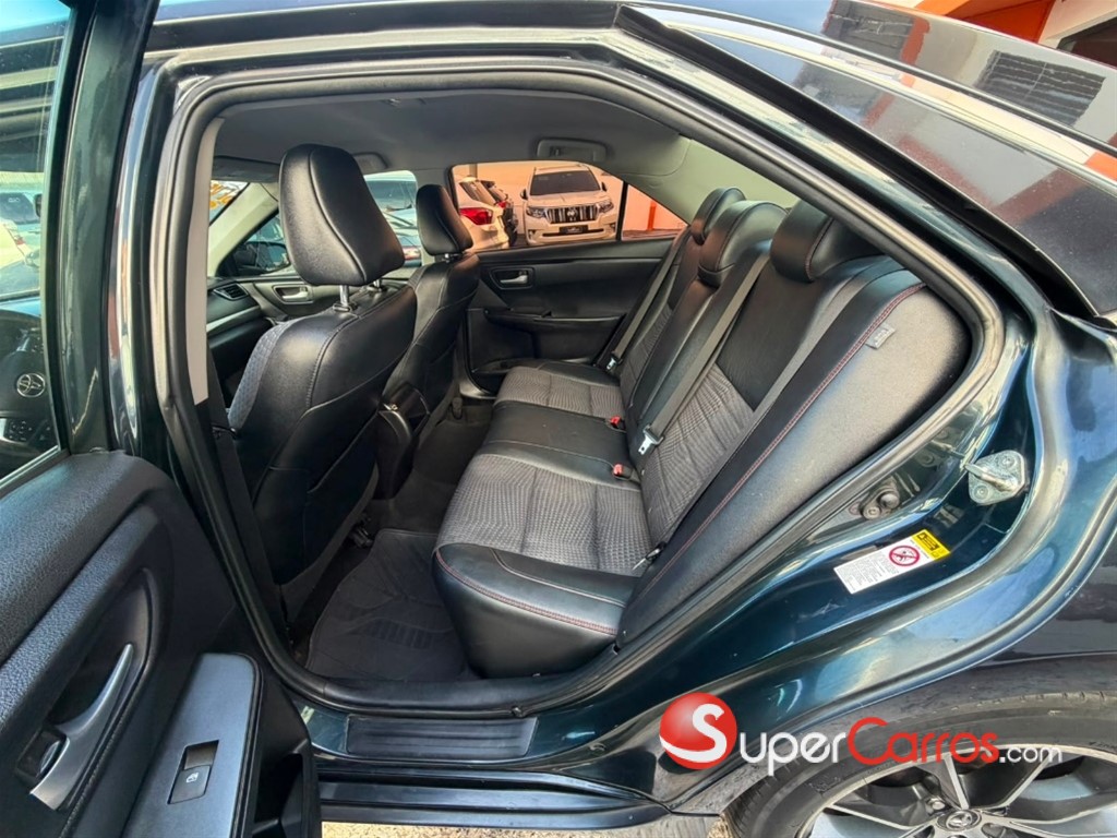 2015 Toyota Camry SE — foto 5 / 6