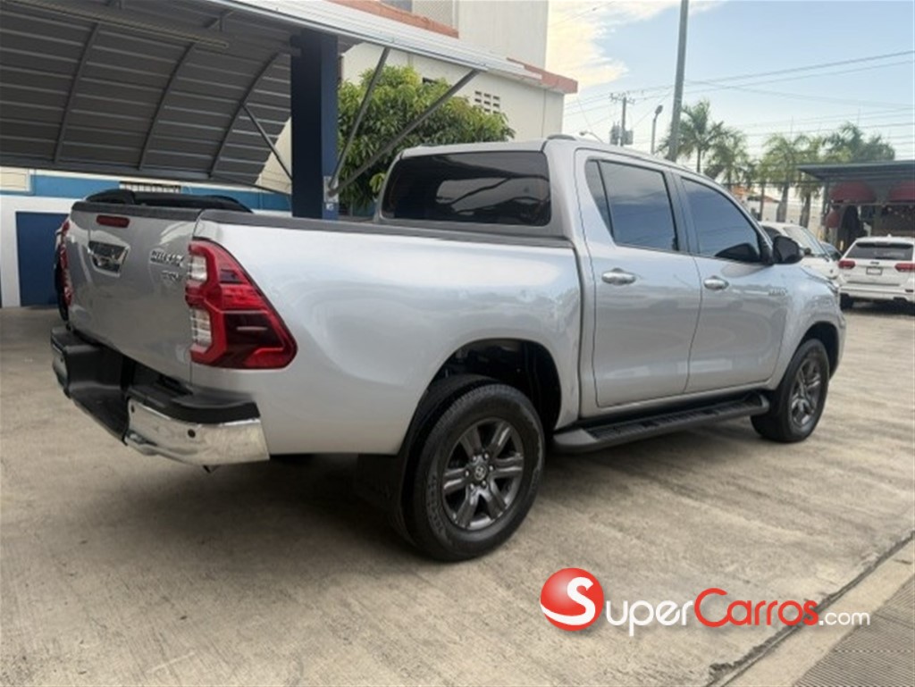 2022 Toyota Hilux SRV — foto 5 / 12