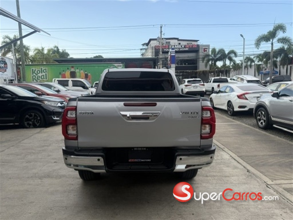 2022 Toyota Hilux SRV — foto 6 / 12