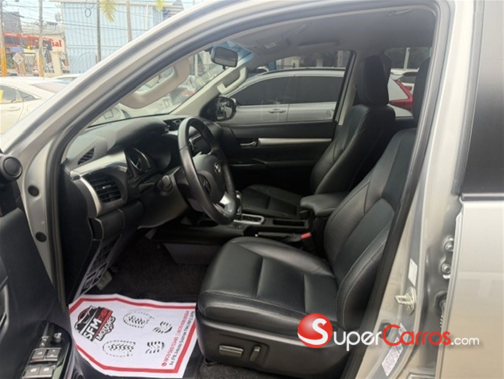 2022 Toyota Hilux SRV — foto 8 / 12