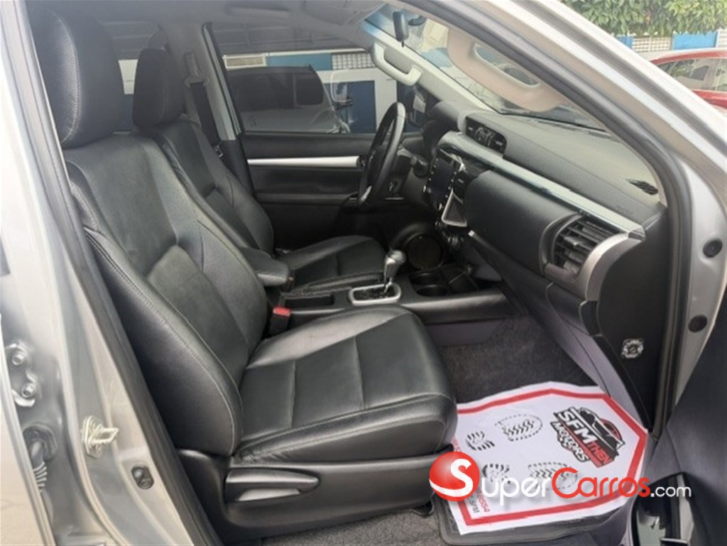 2022 Toyota Hilux SRV — foto 9 / 12