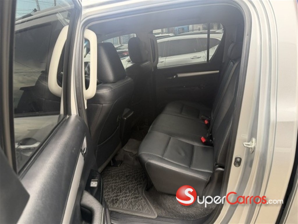 2022 Toyota Hilux SRV — foto 11 / 12