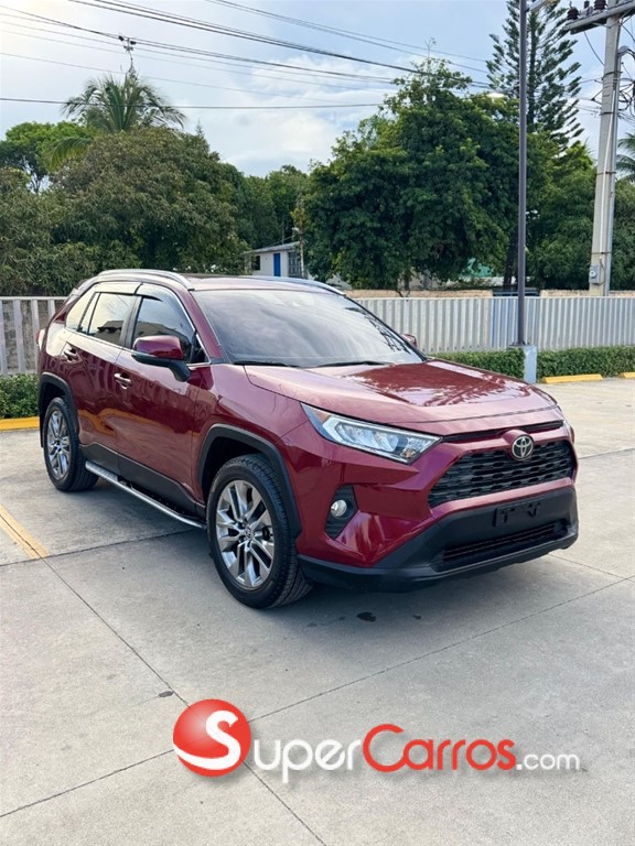 2021 Toyota RAV4 XLE — foto 2 / 12