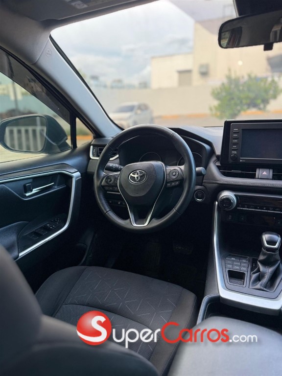 2021 Toyota RAV4 XLE — foto 6 / 12