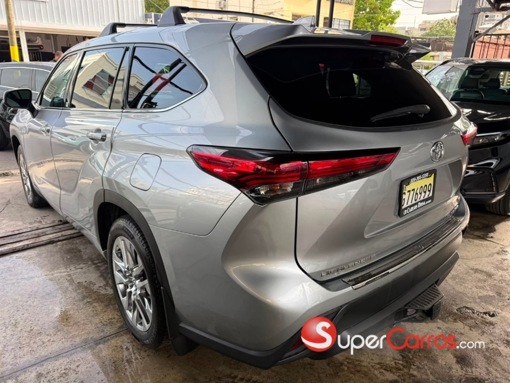 2020 Toyota Highlander LE Plus — foto 5 / 9