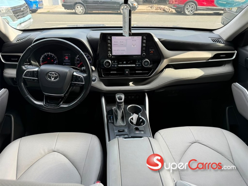 2020 Toyota Highlander LE Plus — foto 7 / 9