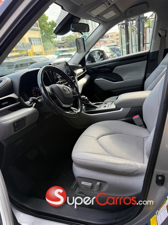 2020 Toyota Highlander LE Plus — foto 9 / 9
