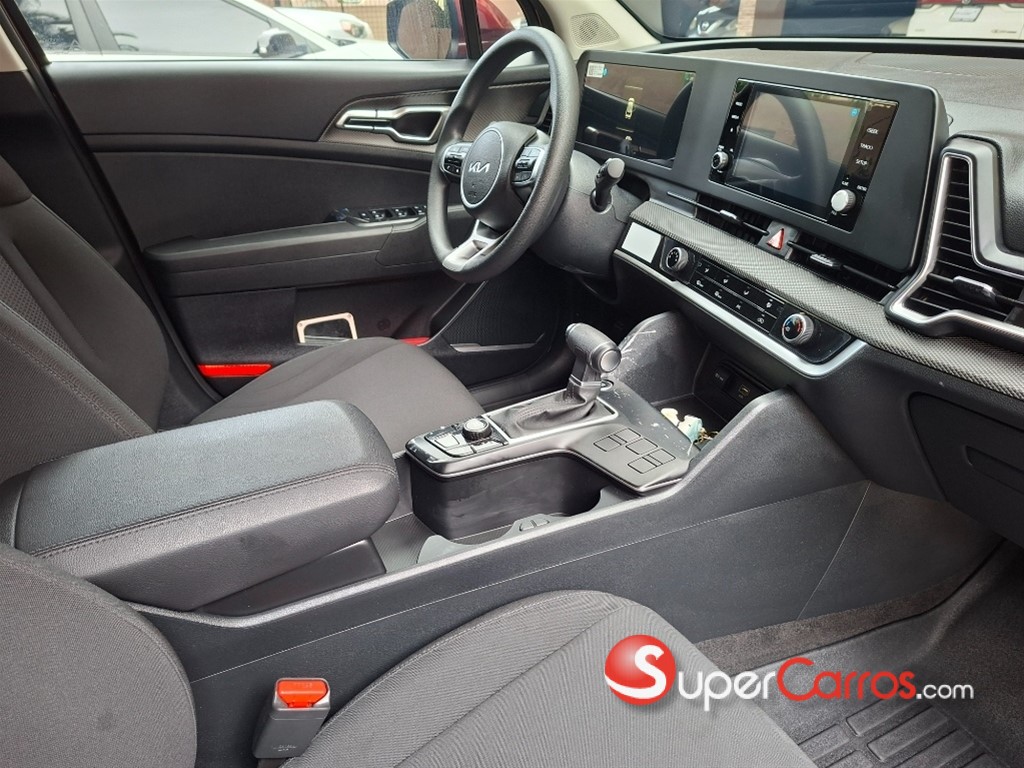 2025 Kia Sportage Sport — foto 8 / 9