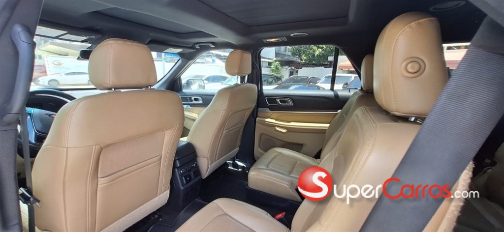 2017 Ford Explorer Limited — foto 6 / 9