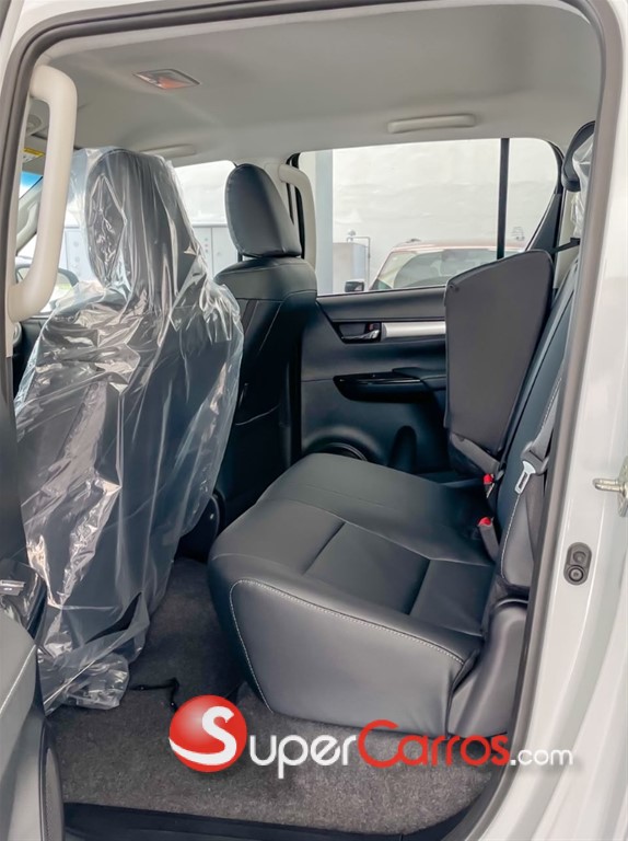 2026 Toyota Hilux SRV — foto 7 / 11