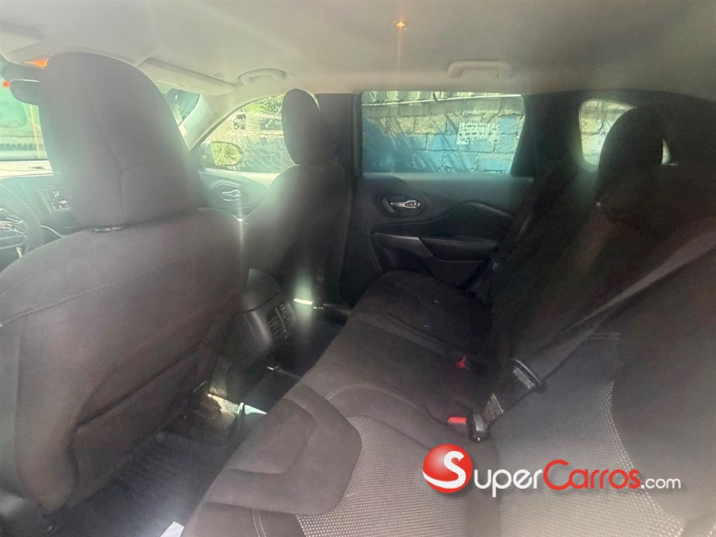2021 Jeep Cherokee Latitude — foto 4 / 7