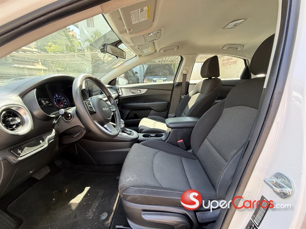 2022 Kia Forte LXS — foto 5 / 11