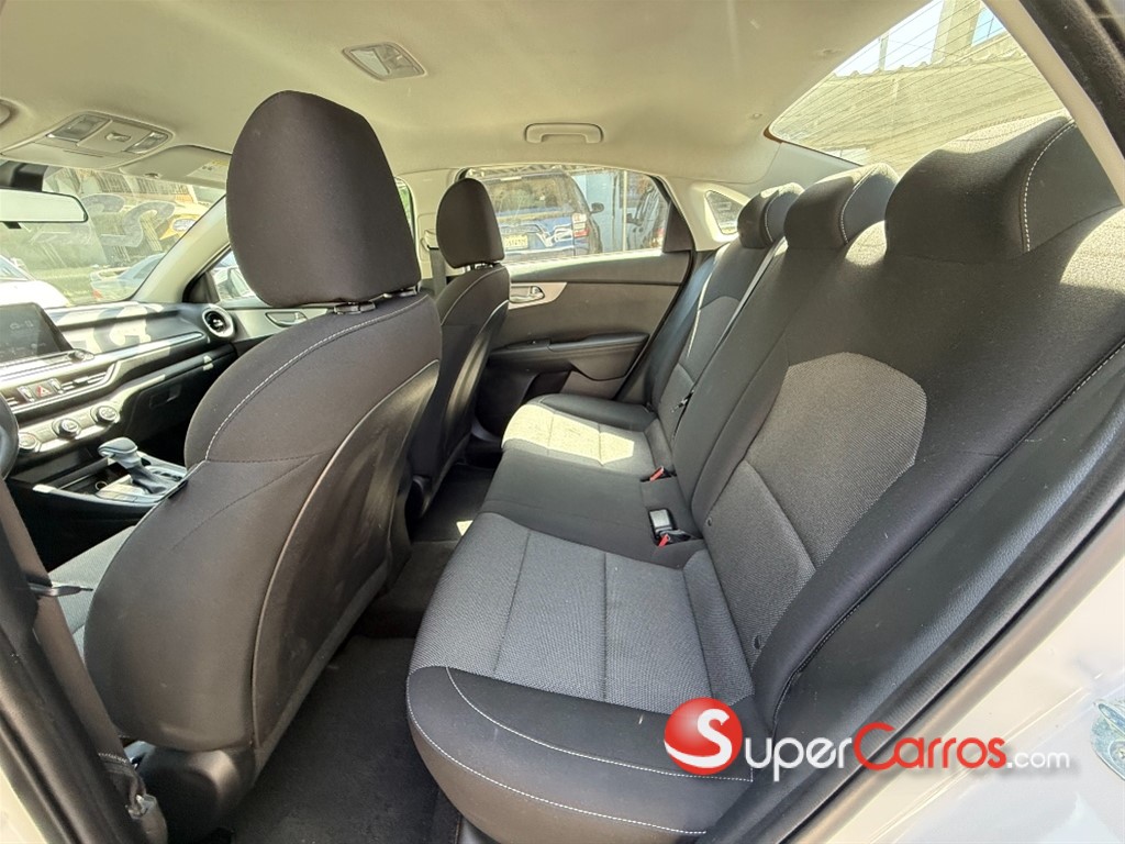 2022 Kia Forte LXS — foto 6 / 11