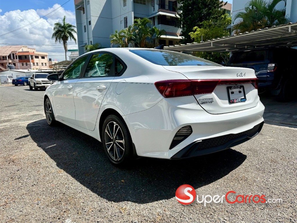 2022 Kia Forte LXS — foto 9 / 11